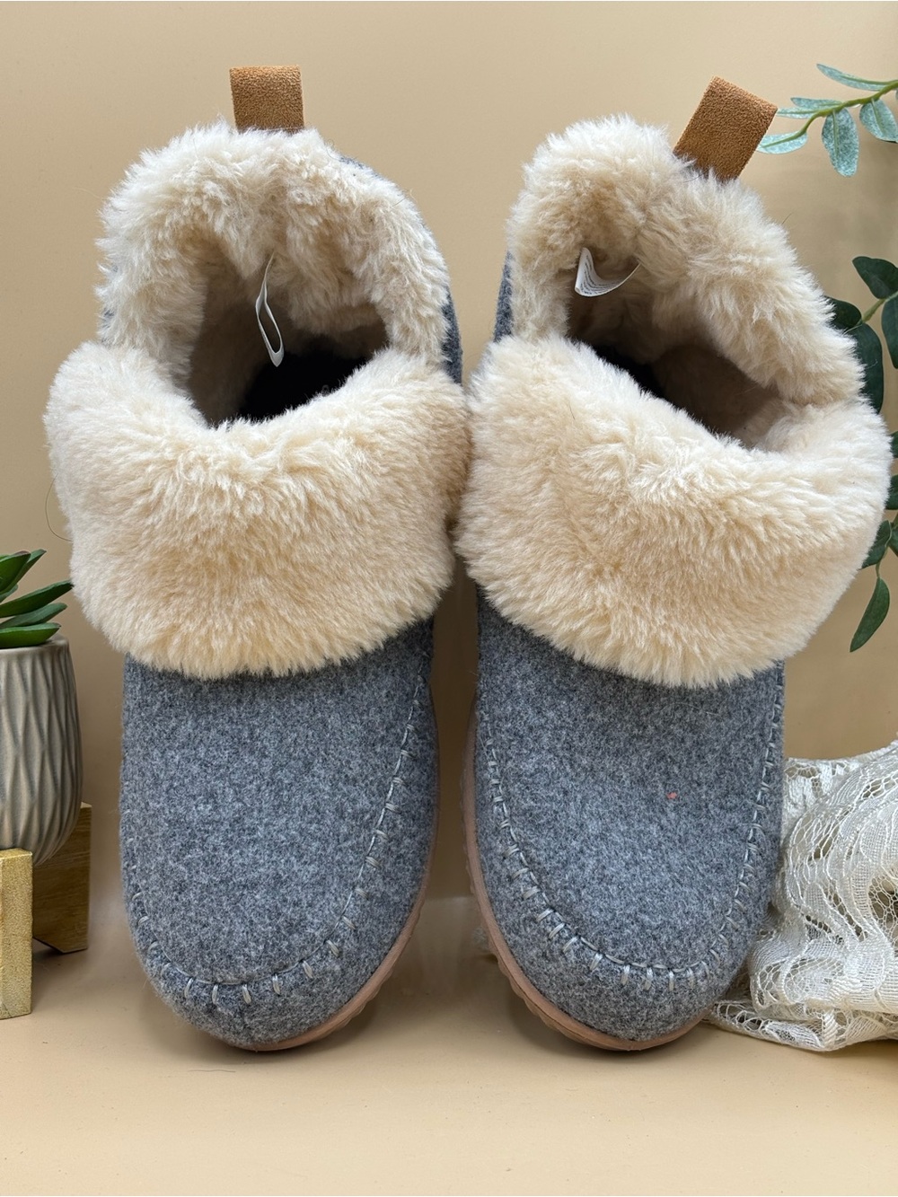 Dearfoams Women’s Size 9 Gray Felt Faux Fur Ankle Boot Slippers Indoor Outdoor